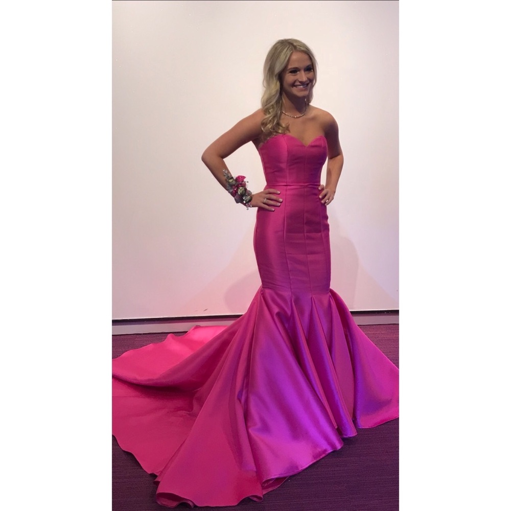 Size 00 prom dress.